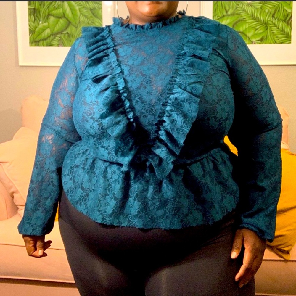 Lace flounces